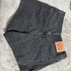 Levi’s High Waisted Mom Shorts Size 28